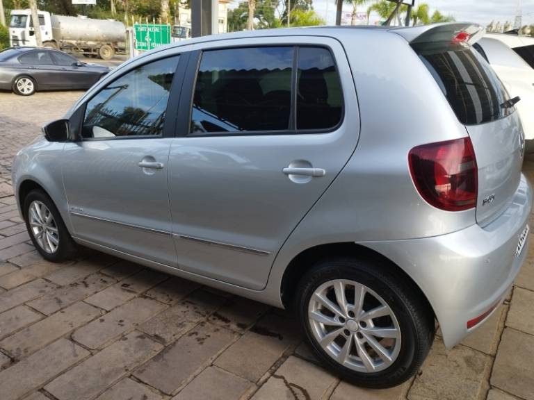 VOLKSWAGEN - FOX - 2013/2014 - Cinza - R$ 44.000,00
