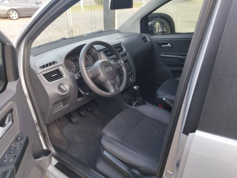 VOLKSWAGEN - FOX - 2013/2014 - Cinza - R$ 44.000,00
