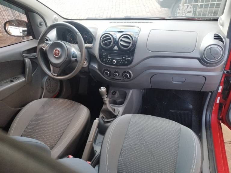 FIAT - PALIO - 2014/2015 - Vermelha - R$ 41.500,00