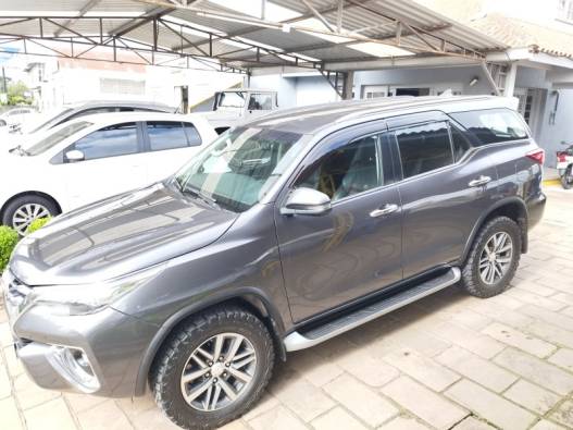 TOYOTA - HILUX SW4 - 2019/2020 - Cinza - R$ 253.000,00