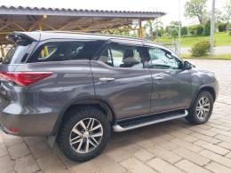 TOYOTA - HILUX SW4 - 2019/2020 - Cinza - R$ 253.000,00