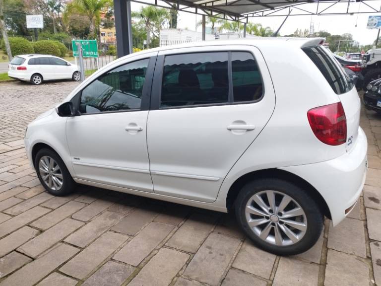 VOLKSWAGEN - FOX - 2013/2014 - Branca - R$ 44.000,00