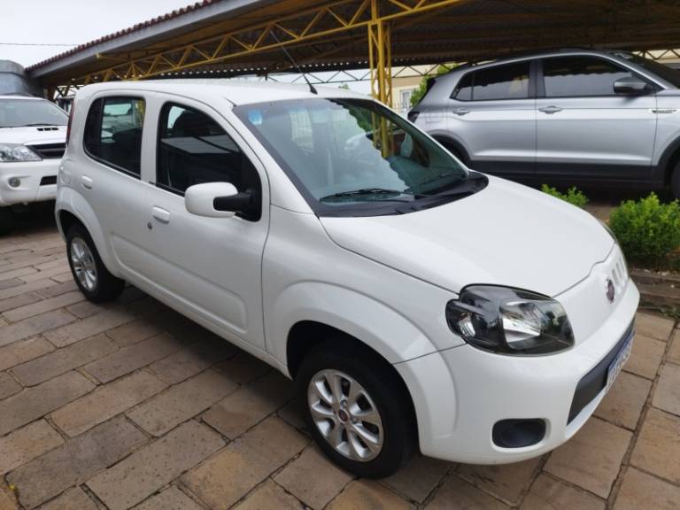 FIAT - UNO - 2011/2012 - Branca - R$ 31.500,00
