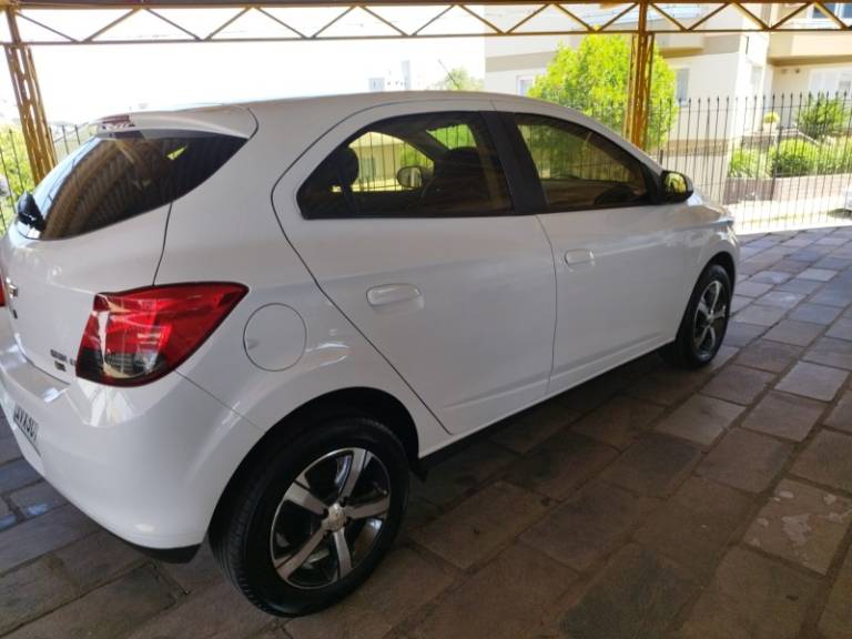 CHEVROLET - ONIX - 2014/2015 - Branca - R$ 49.900,00