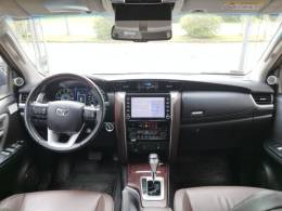 TOYOTA - HILUX SW4 - 2019/2020 - Cinza - R$ 253.000,00