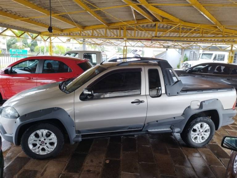FIAT - STRADA - 2009/2010 - Bege - R$ 47.000,00