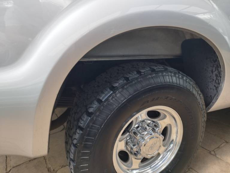 FORD - F-250 - 2001/2001 - Prata - R$ 169.000,00