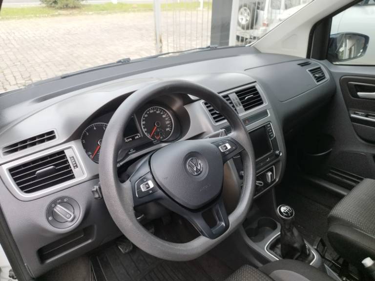 VOLKSWAGEN - FOX - 2019/2019 - Branca - R$ 61.000,00