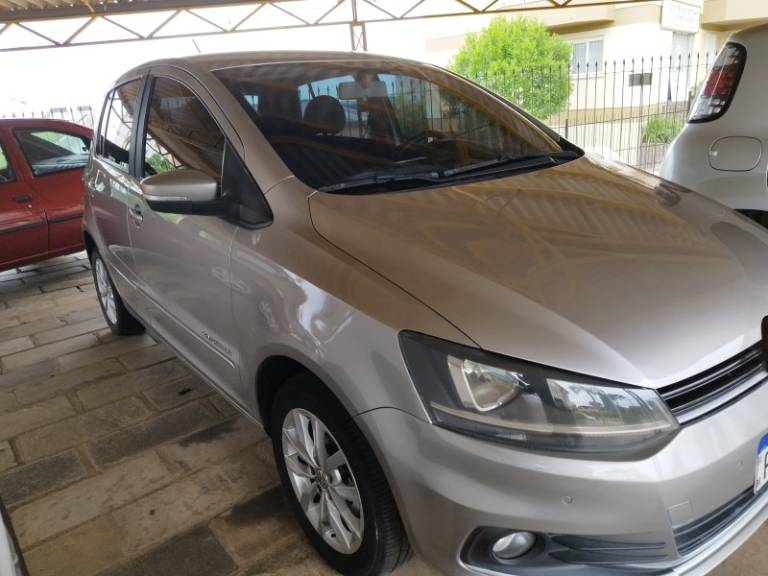 VOLKSWAGEN - FOX - 2015/2015 - Prata - R$ 46.000,00
