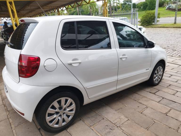 VOLKSWAGEN - FOX - 2011/2012 - Branca - R$ 34.500,00