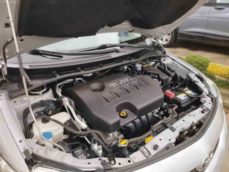 TOYOTA - COROLLA - 2010/2011 - Cinza - R$ 58.500,00