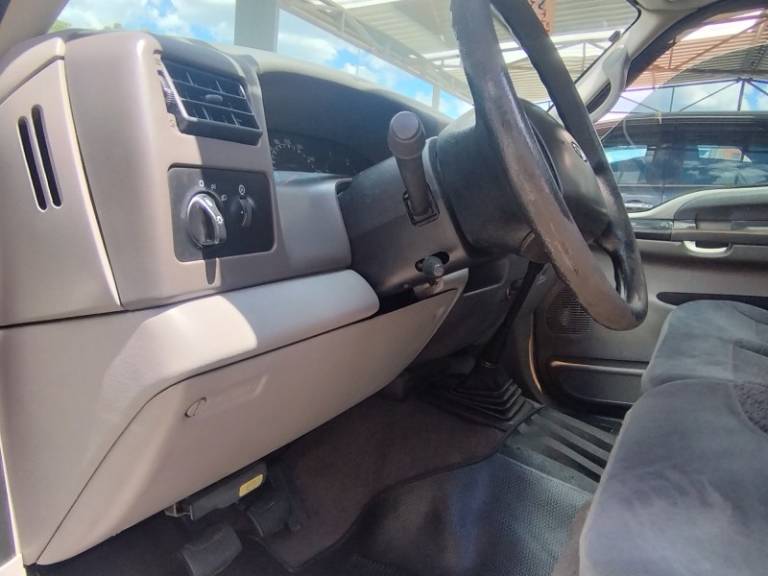 FORD - F-250 - 2001/2001 - Prata - R$ 169.000,00