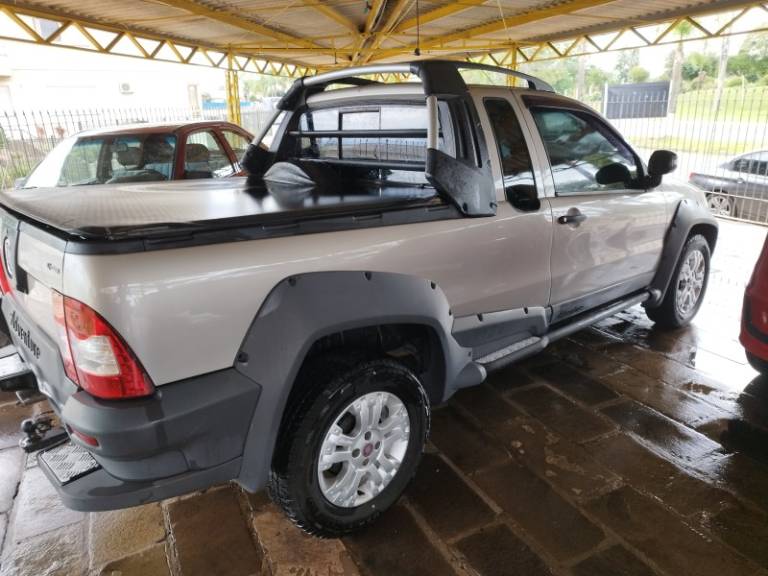 FIAT - STRADA - 2009/2010 - Bege - R$ 47.000,00