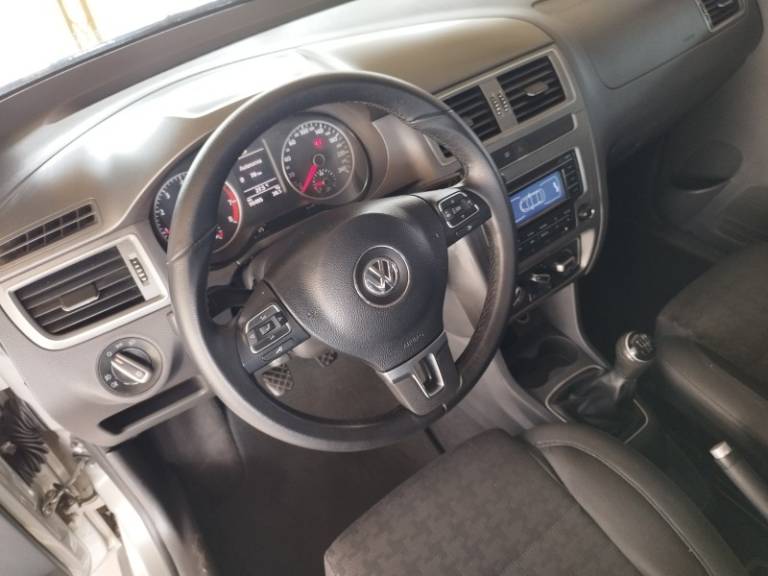 VOLKSWAGEN - FOX - 2015/2015 - Prata - R$ 46.000,00