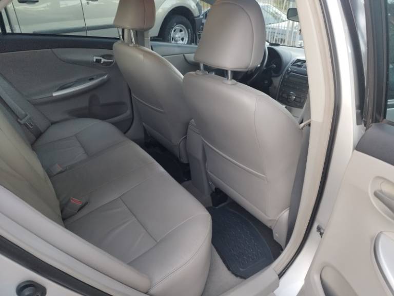 TOYOTA - COROLLA - 2012/2013 - Prata - R$ 69.900,00