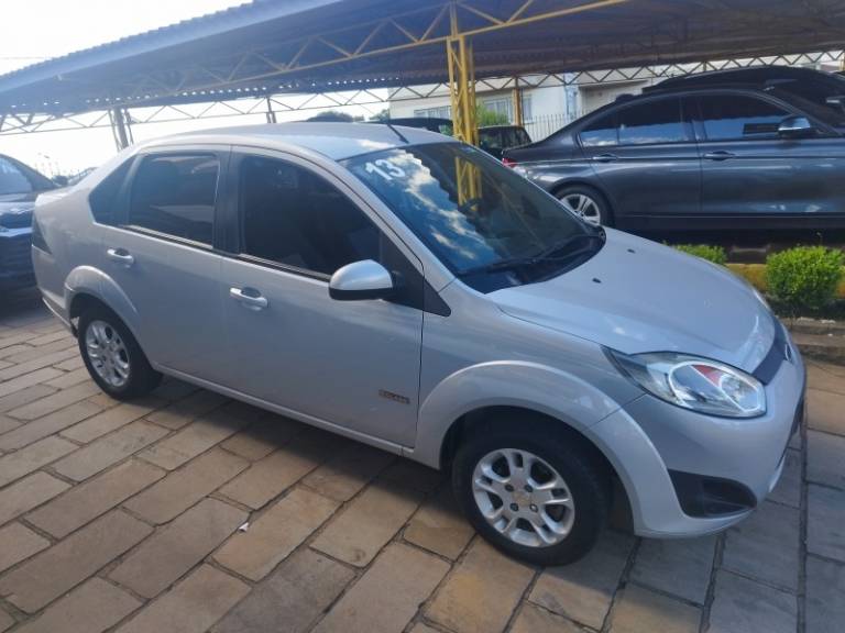 FORD - FIESTA - 2013/2013 - Cinza - R$ 32.500,00