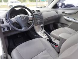 TOYOTA - COROLLA - 2010/2011 - Cinza - R$ 58.500,00
