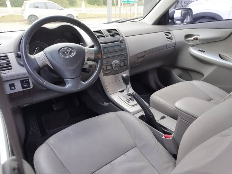 TOYOTA - COROLLA - 2010/2011 - Cinza - R$ 58.500,00