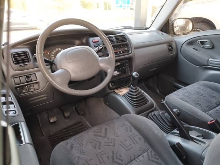 CHEVROLET - TRACKER - 2006/2007 - Prata - R$ 49.000,00