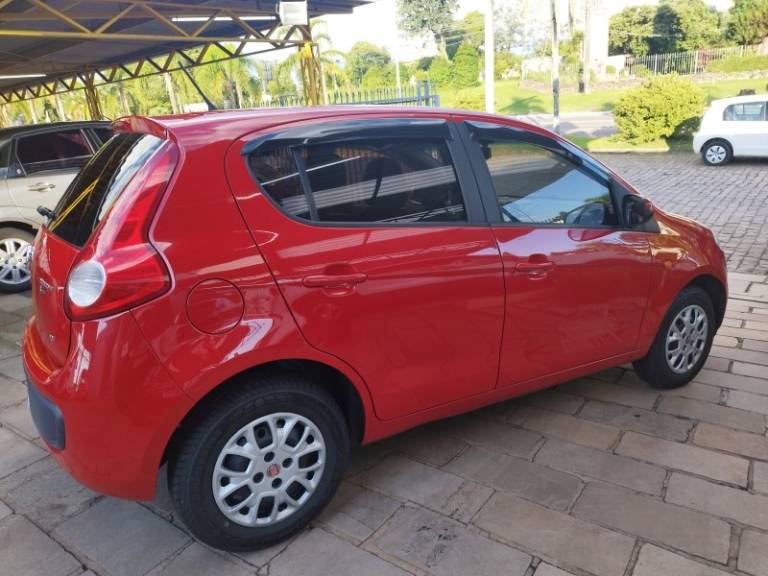 FIAT - PALIO - 2014/2015 - Vermelha - R$ 41.500,00