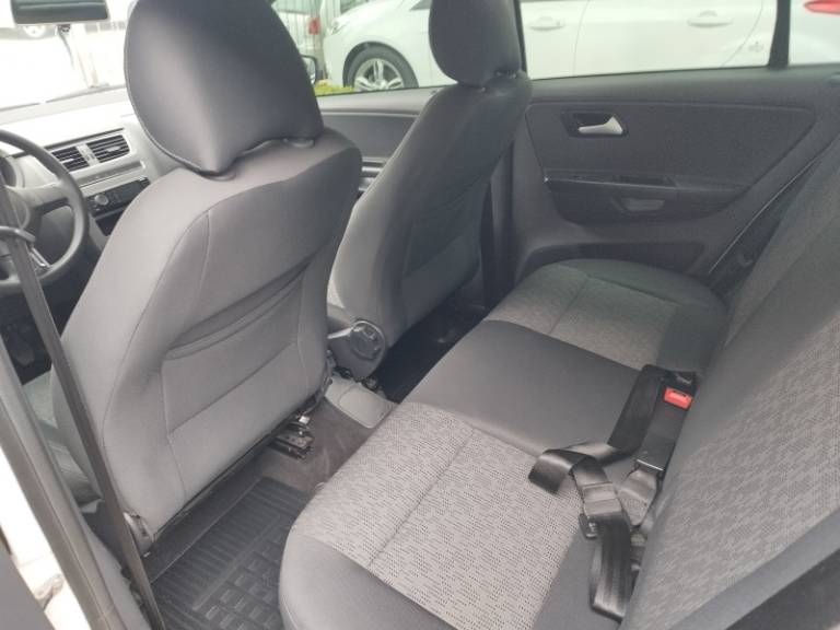VOLKSWAGEN - FOX - 2013/2014 - Branca - R$ 44.000,00