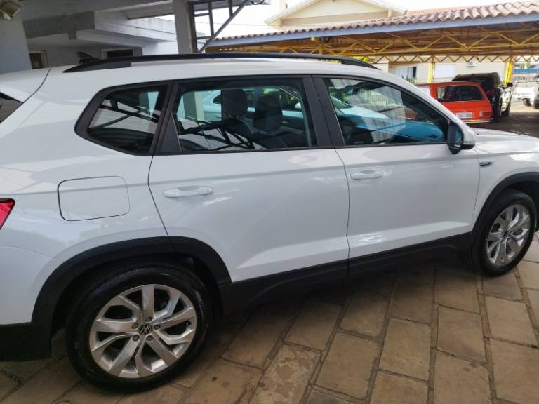 VOLKSWAGEN - TAOS - 2021/2022 - Branca - R$ 128.000,00