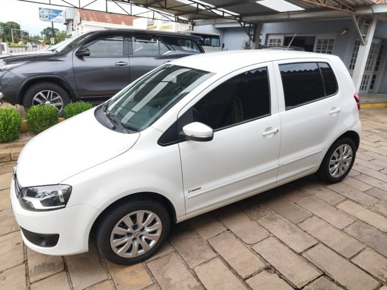 VOLKSWAGEN - FOX - 2011/2012 - Branca - R$ 34.500,00