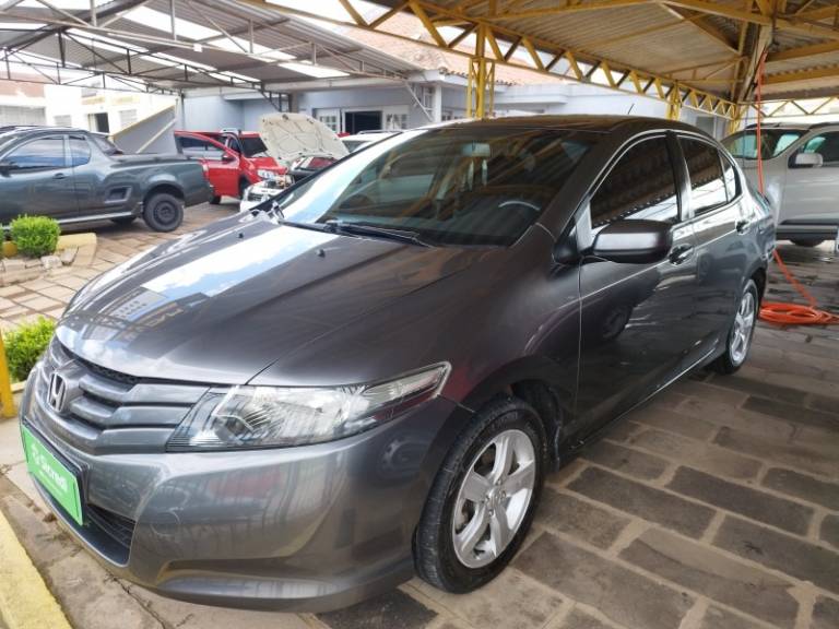 HONDA - CITY - 2009/2010 - Cinza - R$ 45.000,00