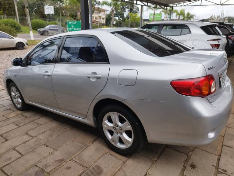 TOYOTA - COROLLA - 2010/2011 - Cinza - R$ 58.500,00