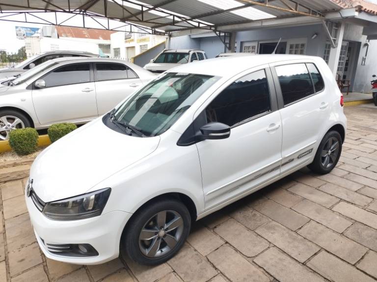 VOLKSWAGEN - FOX - 2019/2019 - Branca - R$ 61.000,00